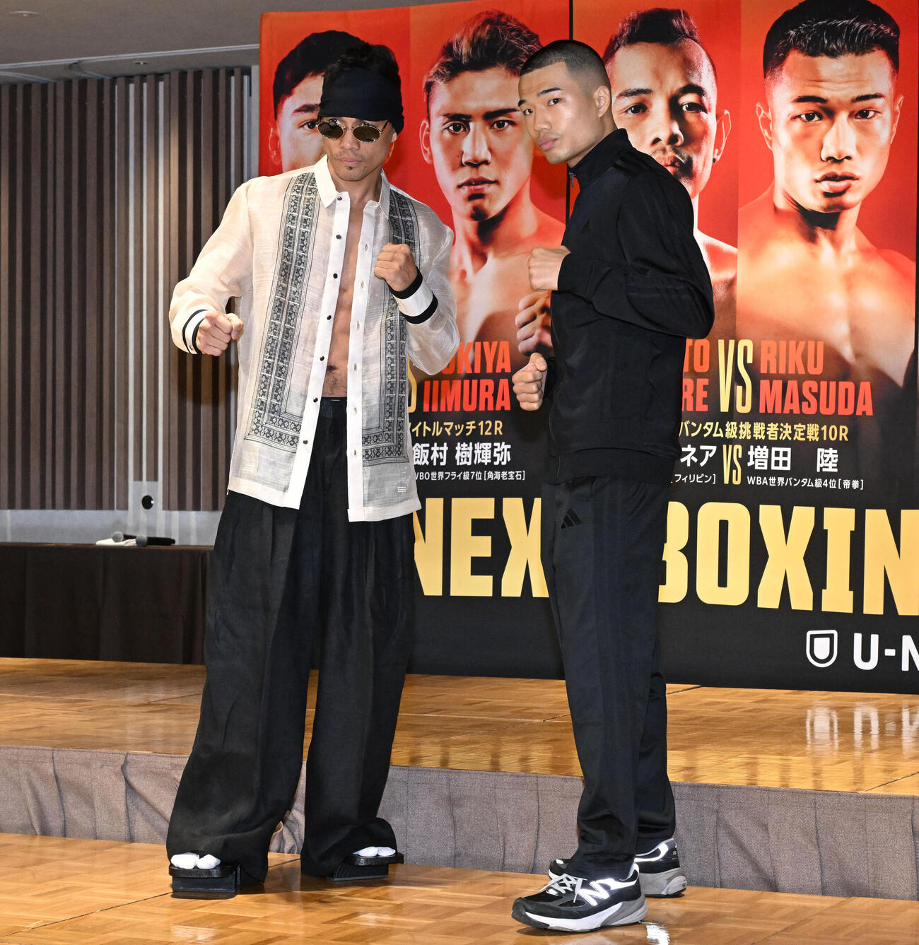 U－NEXT BOXING.5の記者会見を終え、ポーズをとる増田陸（右）とノニト・ドネア（撮影・千葉一成）