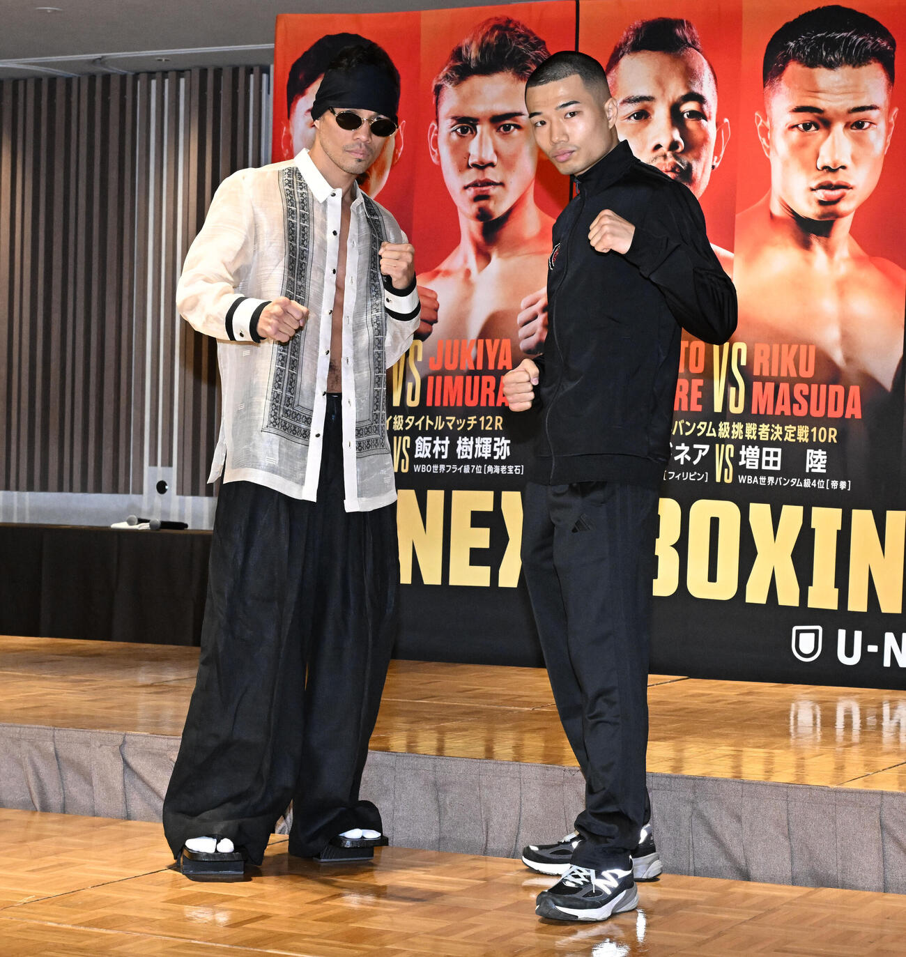 U－NEXT BOXING.5の記者会見を終え、ポーズをとる増田陸（右）とノニト・ドネア（撮影・千葉一成）