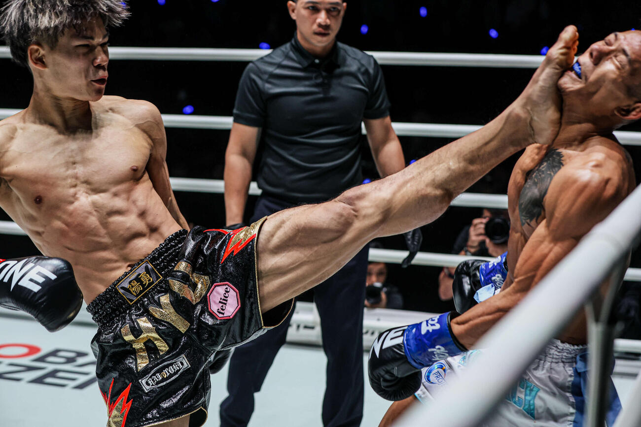 強烈な前蹴りを突き刺す陽勇（C）ONE Championship