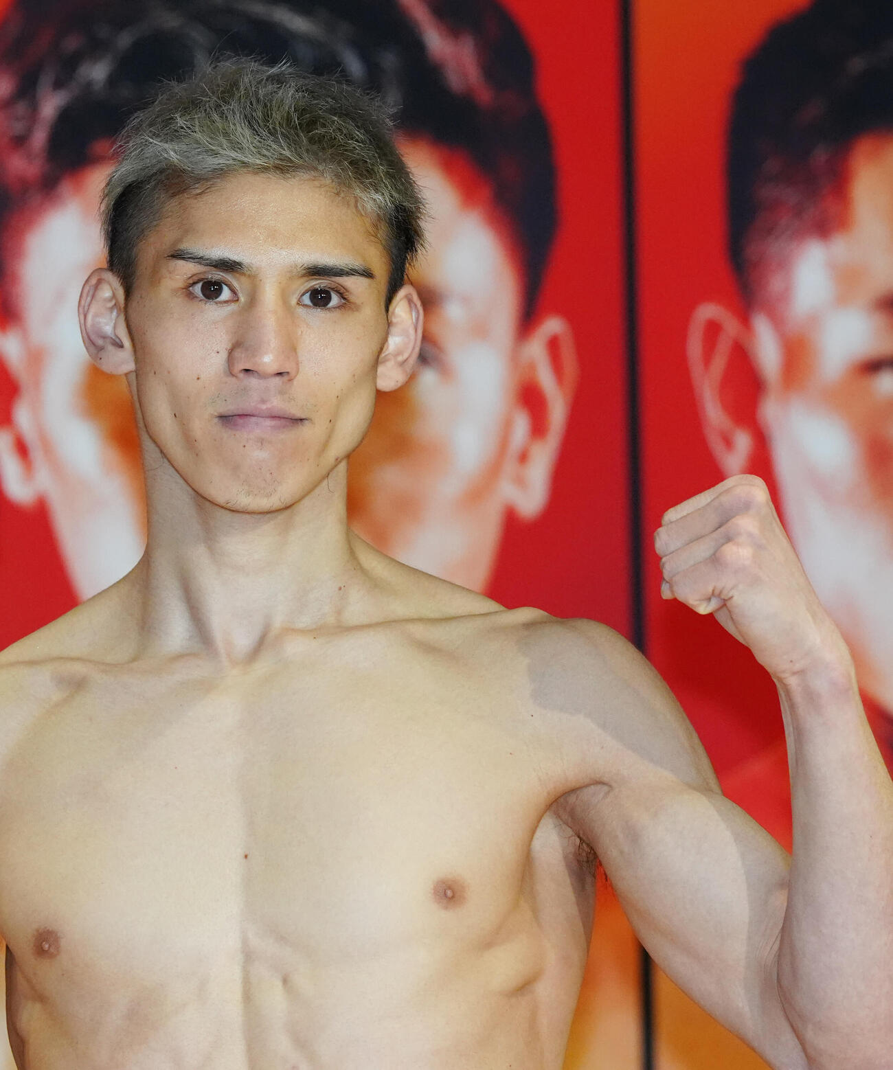 WBO世界フライ級タイトルマッチの公式計量をクリアした同級6位の飯村（撮影・江口和貴）