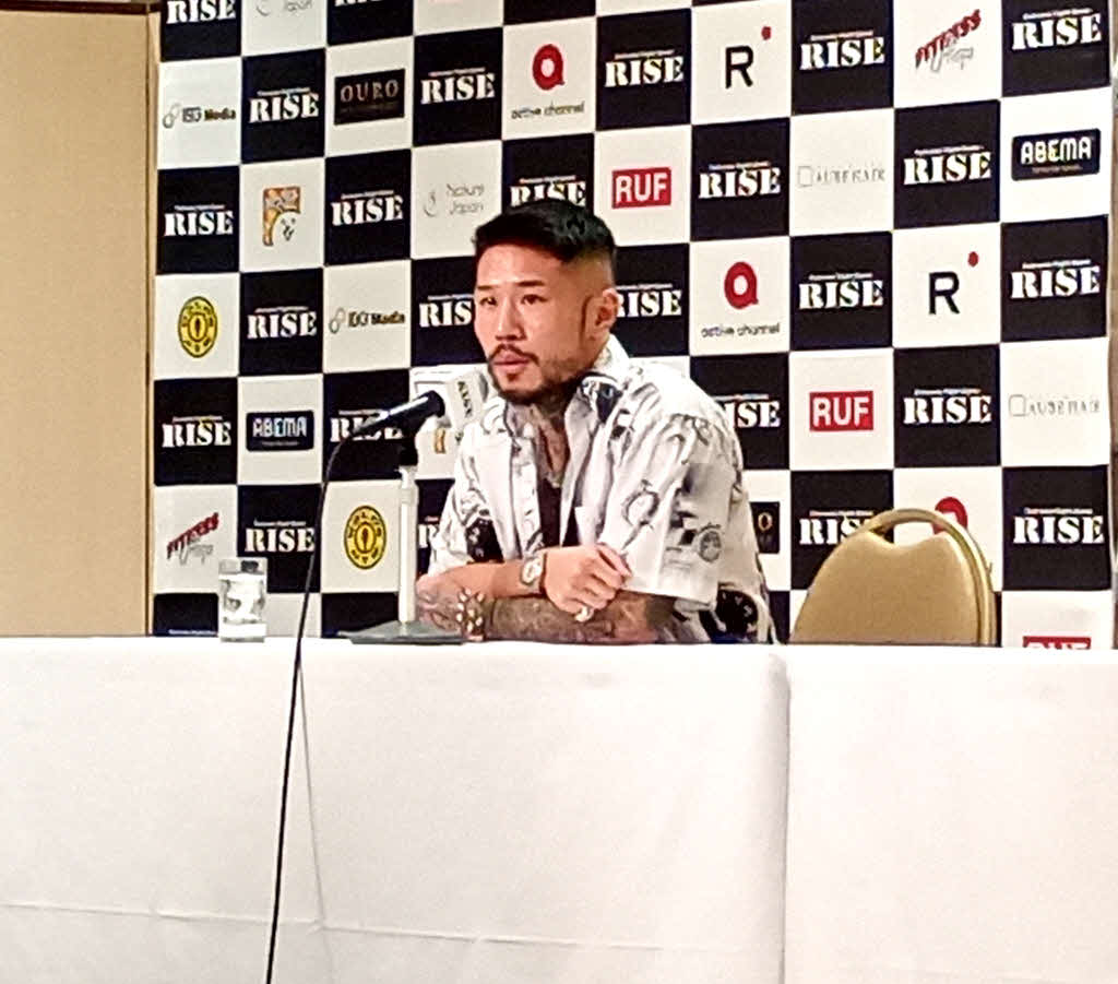 会見で芦澤竜誠へのリスペクトを示した中村寛