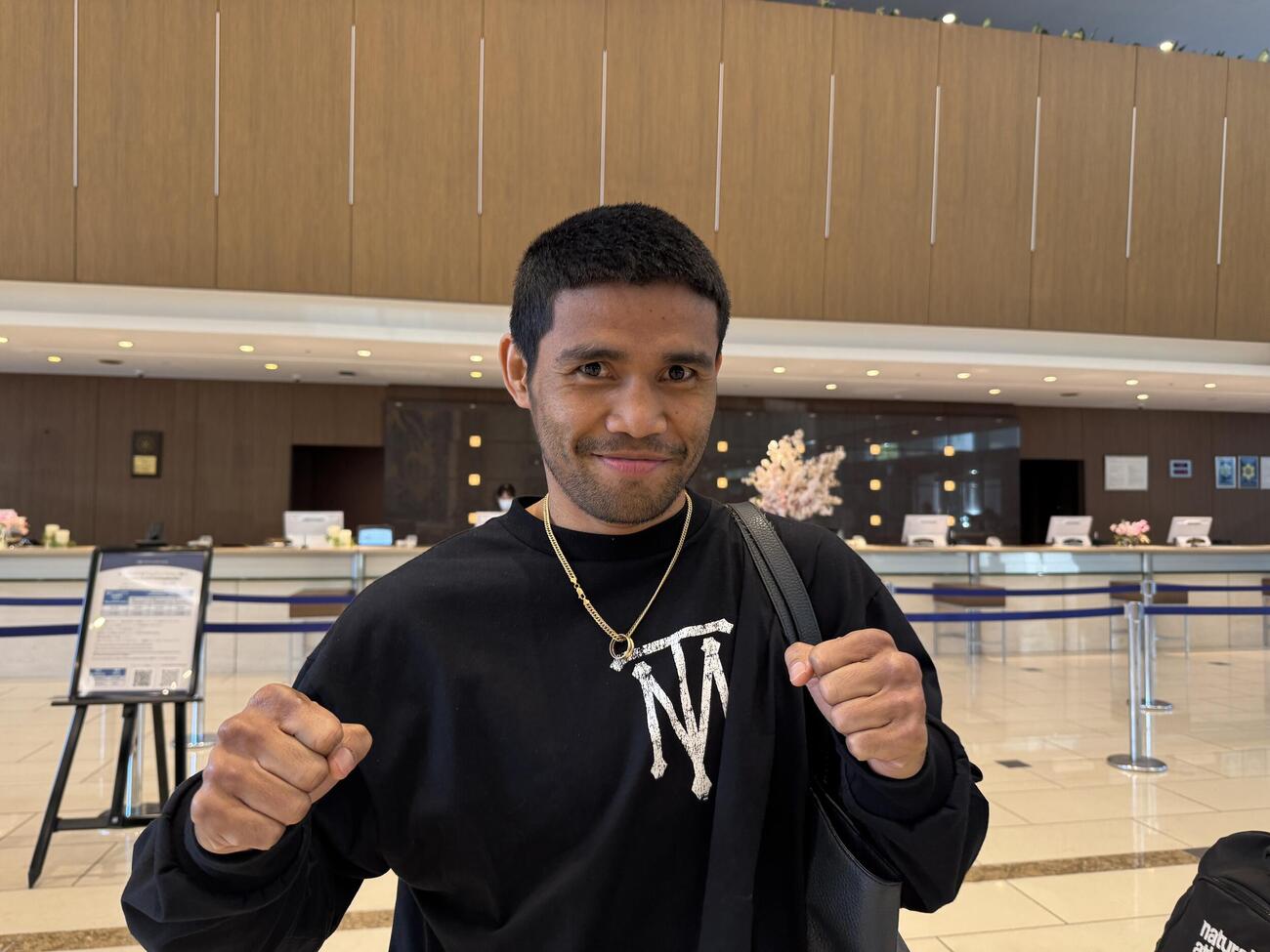 来日した元WBA、IBF世界スーパーバンタム級王者マーロン・タパレス