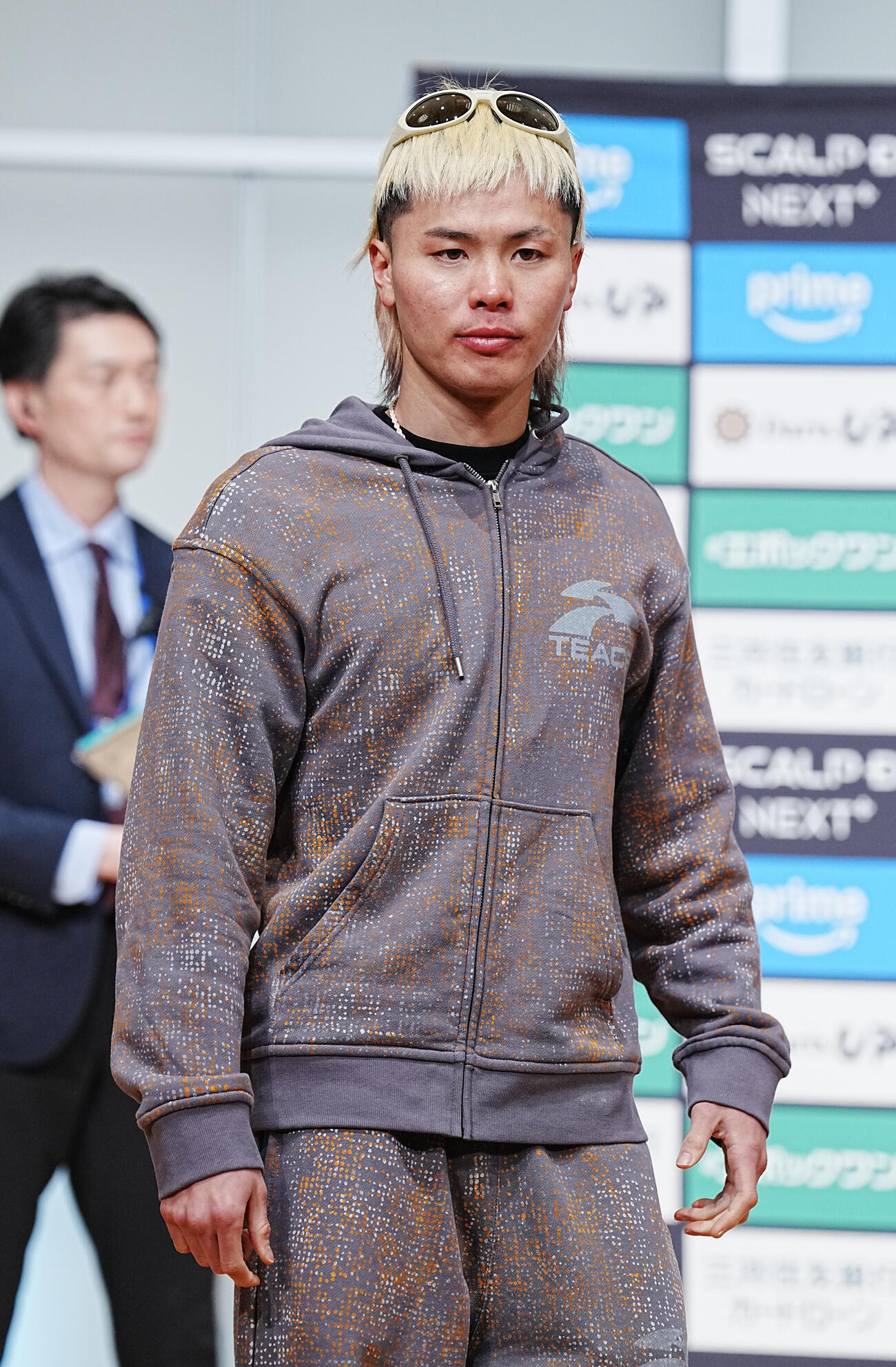 WBC世界バンタム級挑戦者決定戦の計量会場を引き揚げる那須川（撮影・小沢裕）