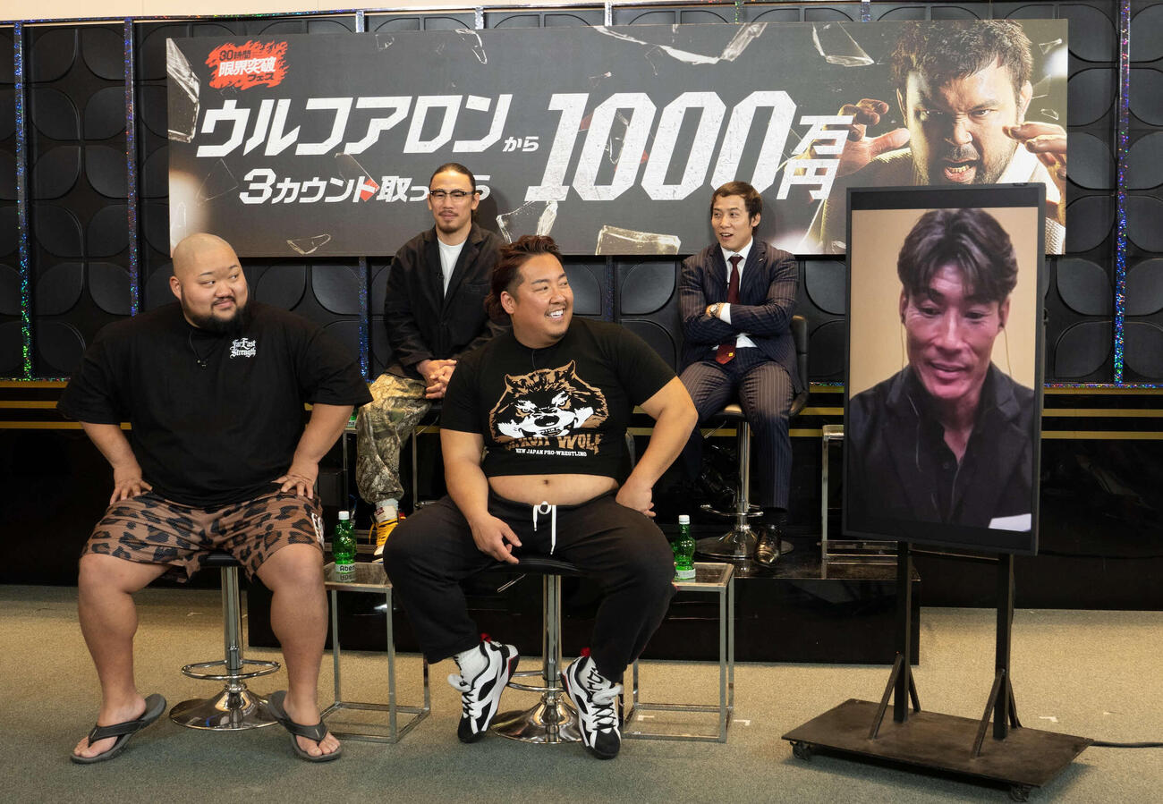 ウルフアロンと戦う（前列左から）藤本竜希、ノッコン寺田、糸井嘉男（後列左から）矢地祐介、高藤直寿
