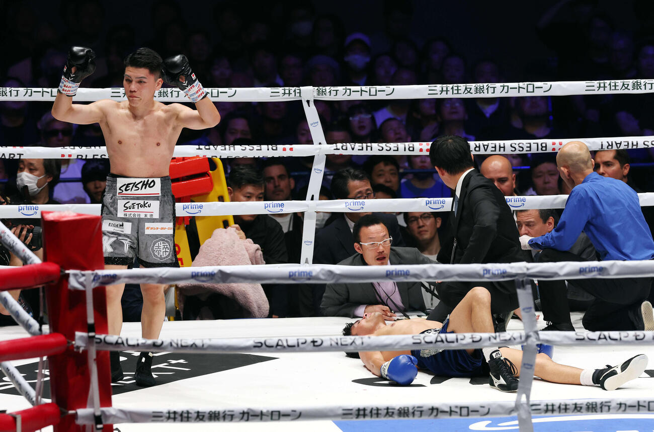 2回、無効試合となった坪井（左）とゲバラ（撮影・宮地輝）