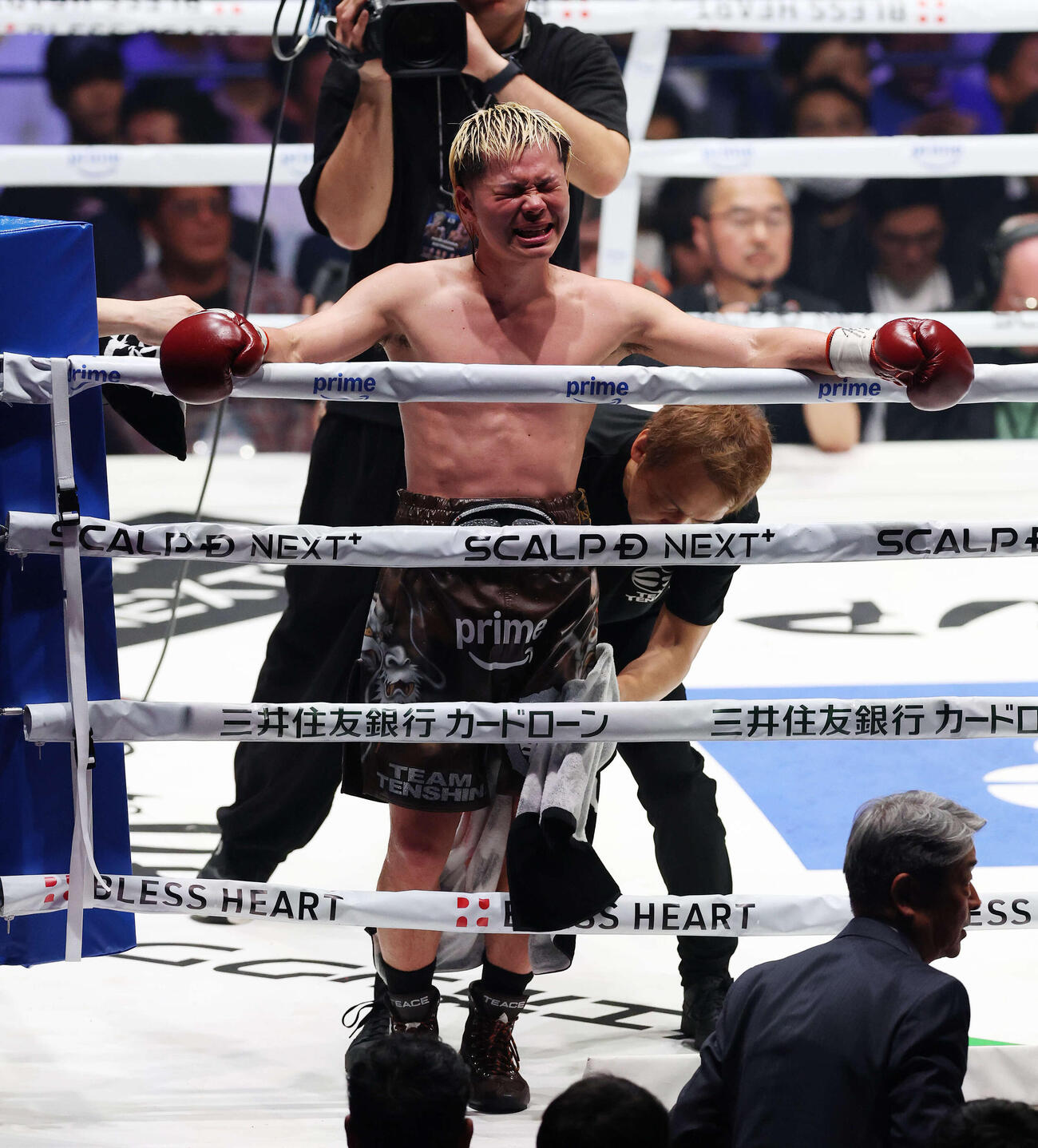 エストラダに9回終了TKO勝ちし喜びをかみしめる那須川（撮影・宮地輝）