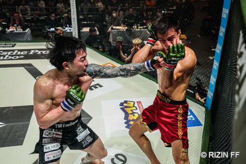 天弥が良いパンチを放つ場面もあった(C)RIZIN FF