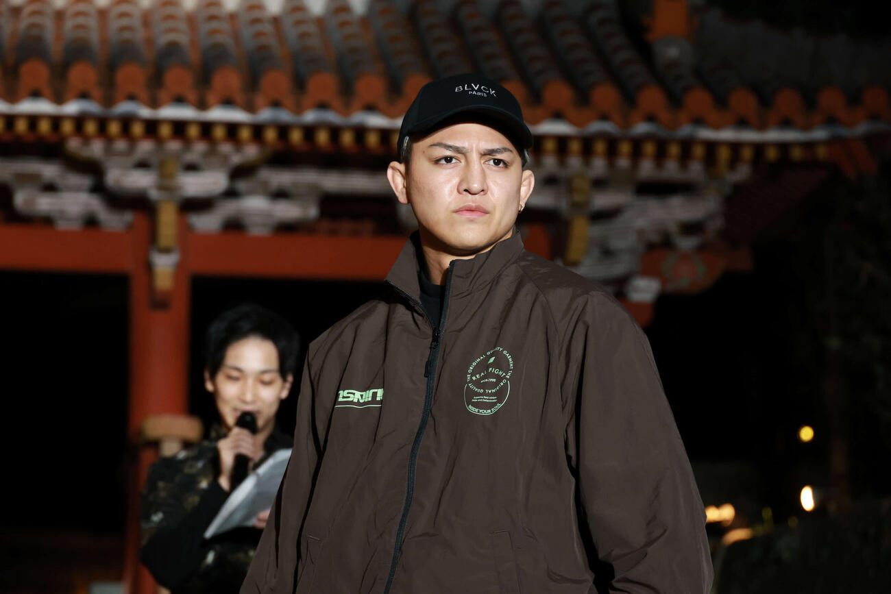 引退する渡慶次幸平とエキシビションで戦う鈴木千裕（C）KNOCK OUT