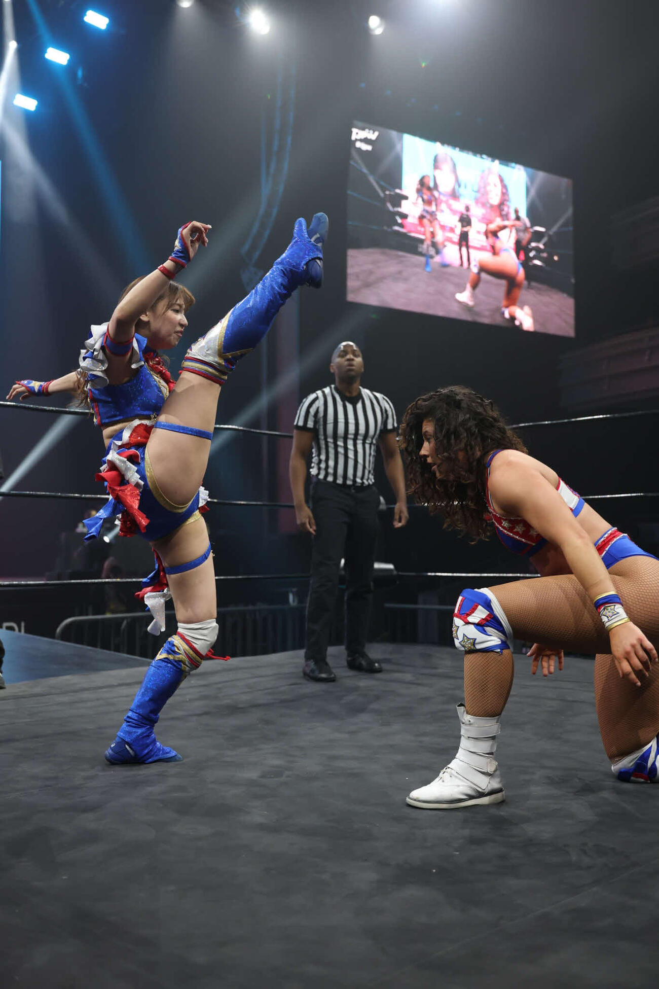 最後は荒井優希（左）がFinallyでJ－RODを仕留めた（C）東京女子プロレス