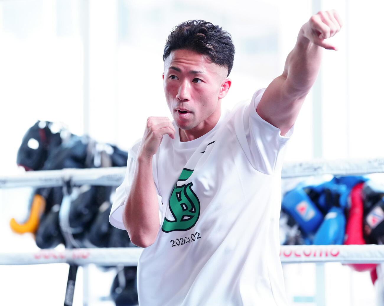 公開練習で汗を流す井上拓（撮影・鈴木みどり）