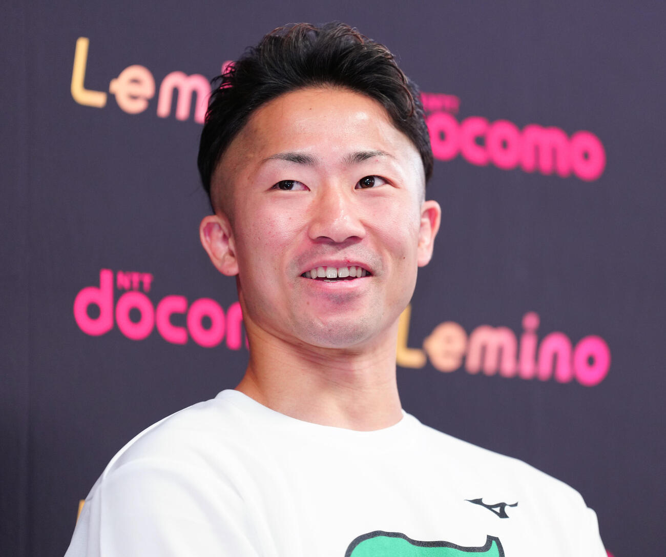 公開練習前の会見に臨む井上拓（撮影・鈴木みどり）