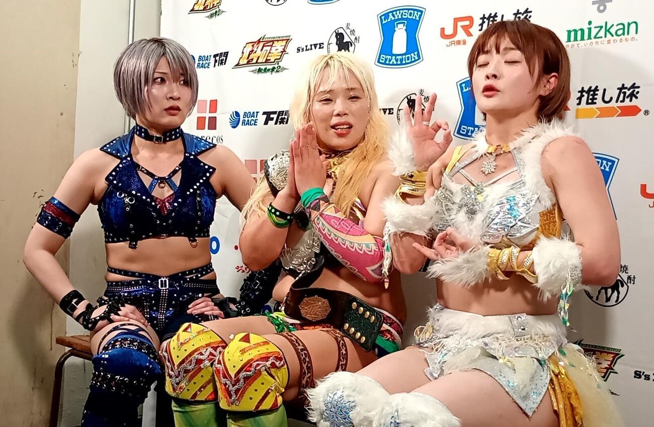 水森由菜（中央）から呼吸法の指導を受けて自分を取り戻したなつぽい（右）（左は安納サオリ）