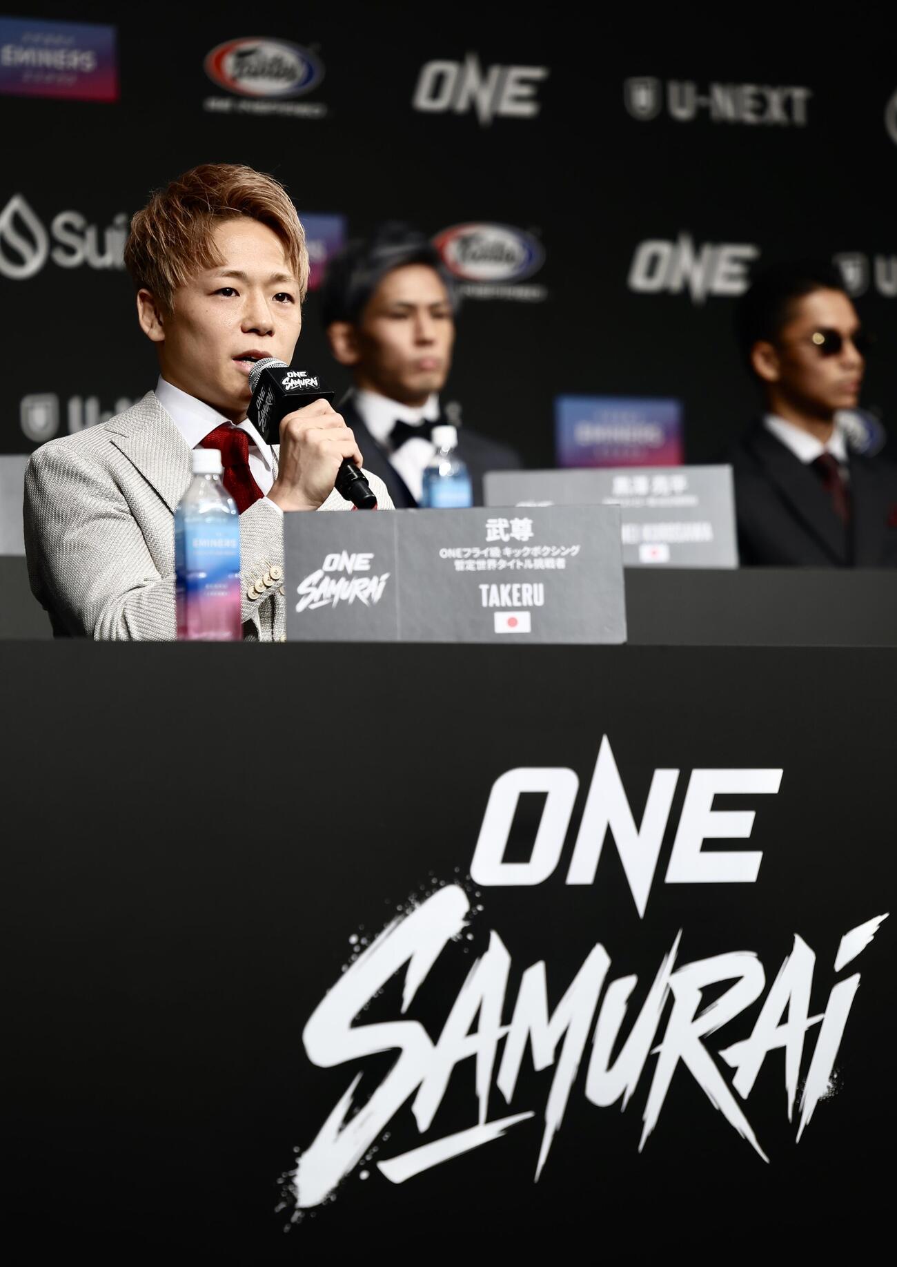 「ONE SAMURAI 1　プレスカンファレンス＆オープンワークアウト」　質問に答える武尊＝2026年4月24日　