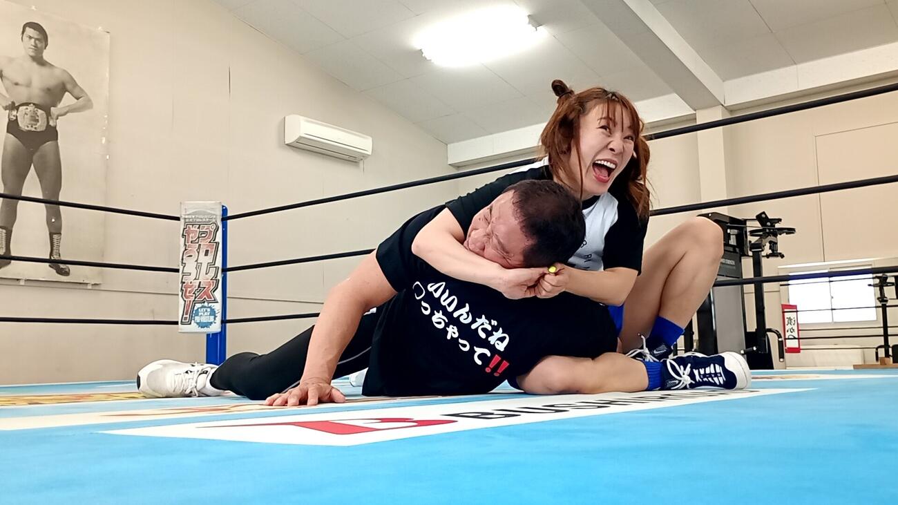 ナガタロック2を練習するフワちゃん