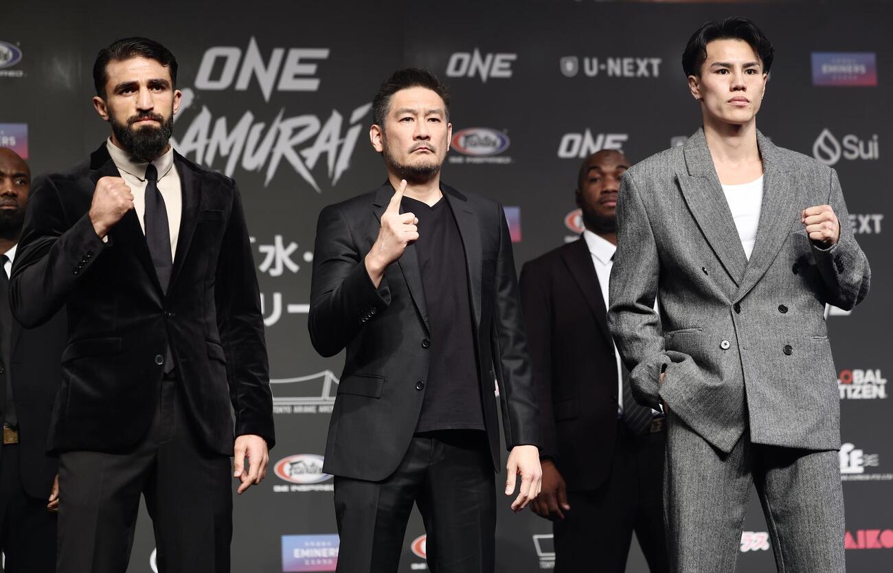 「ONE SAMURAI 1　プレスカンファレンス＆オープンワークアウト」マラット・グレゴリアン（左）とのフェイスオフを終える海人（2026年4月24日）