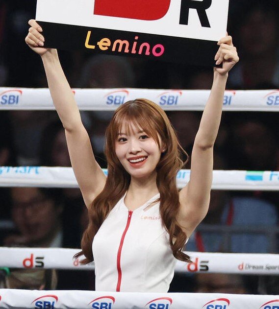 ラウンドガールを務めた松田蘭（撮影・宮地輝）