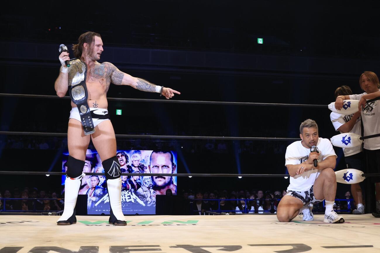シェイン・ヘイスト（左）はKENTAを次期挑戦者に指名した（C）プロレスリング・ノア