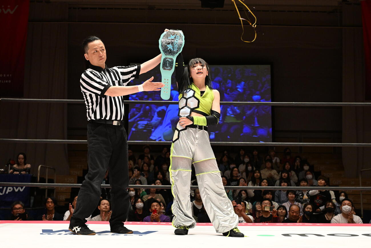 防衛に成功した鈴芽（C）東京女子プロレス