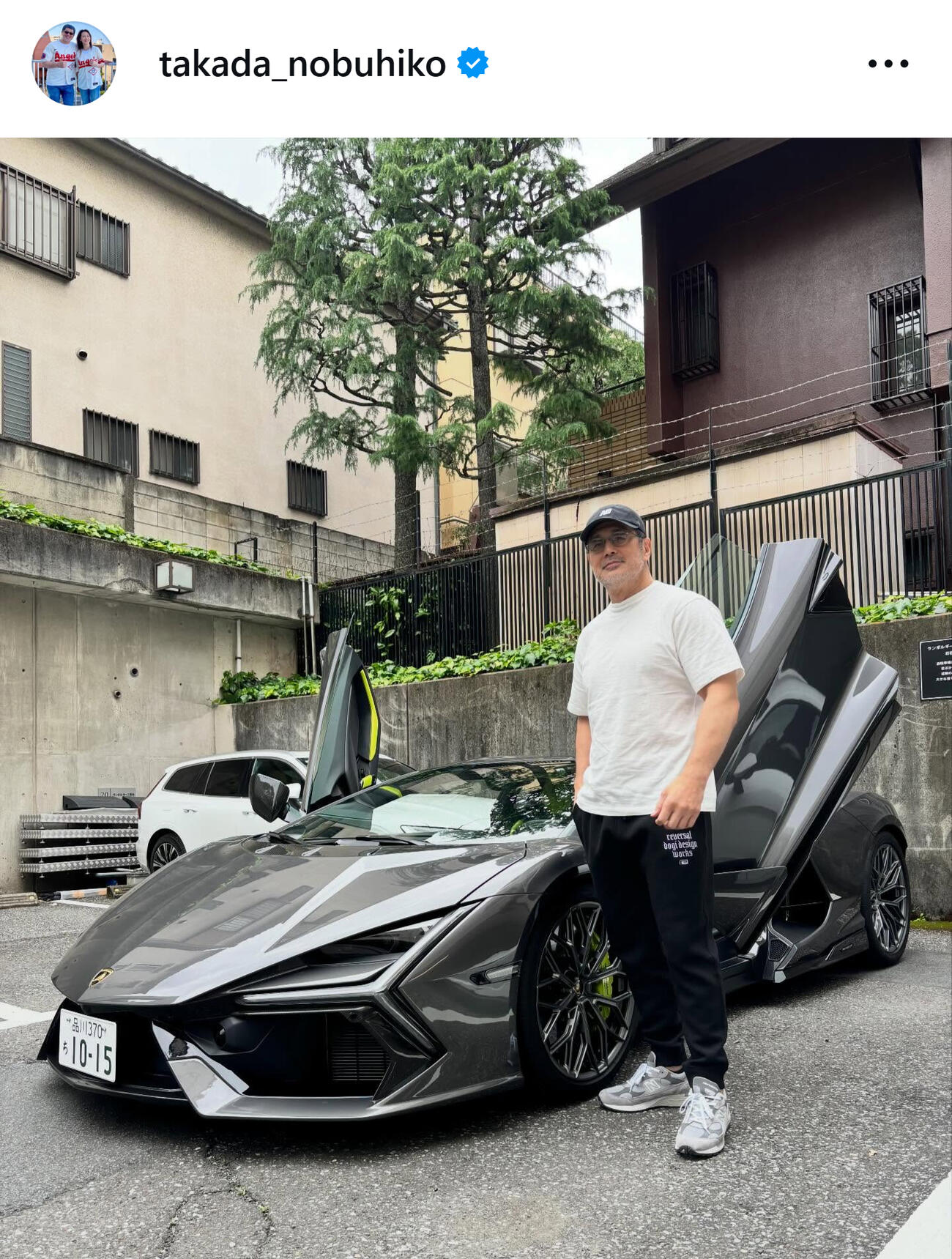6000万円以上する高級車と高田延彦（高田延彦のインスタグラムから）