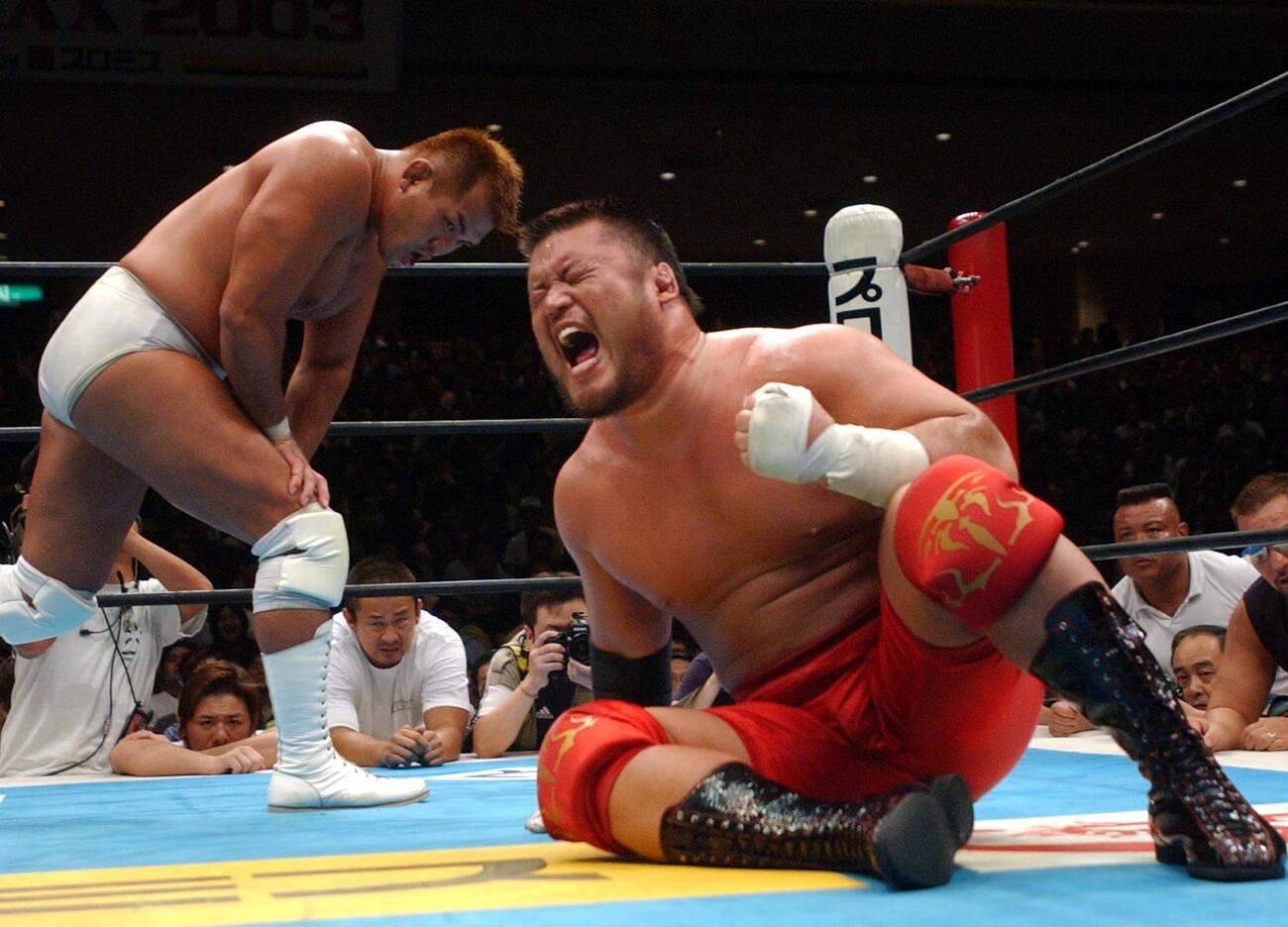 2003年8月、新日本両国大会　G1クライマックス決勝　天山広吉（右）と秋山準は死闘を繰り返した