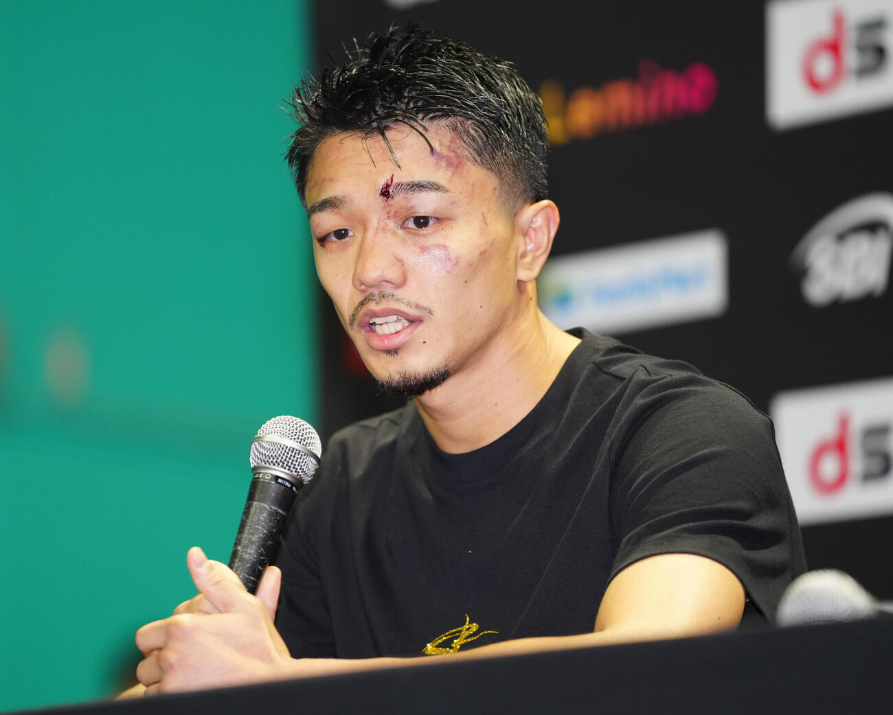 試合後の会見に臨む中谷潤人（2026年5月撮影）