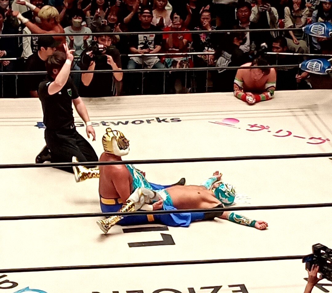 タイガーマスクは丸藤正道の目の前でアレハンドロを仕留めて勝利した