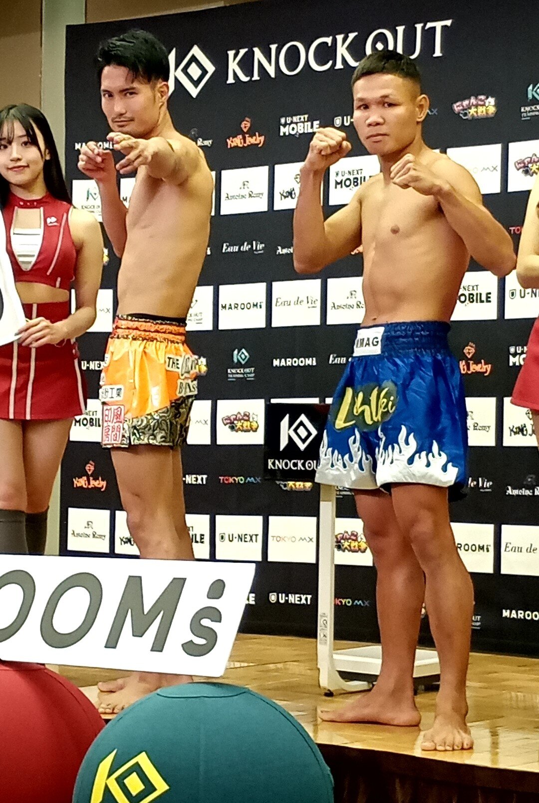 重森陽太（左）と対戦相手のソー・バー・ヘイン