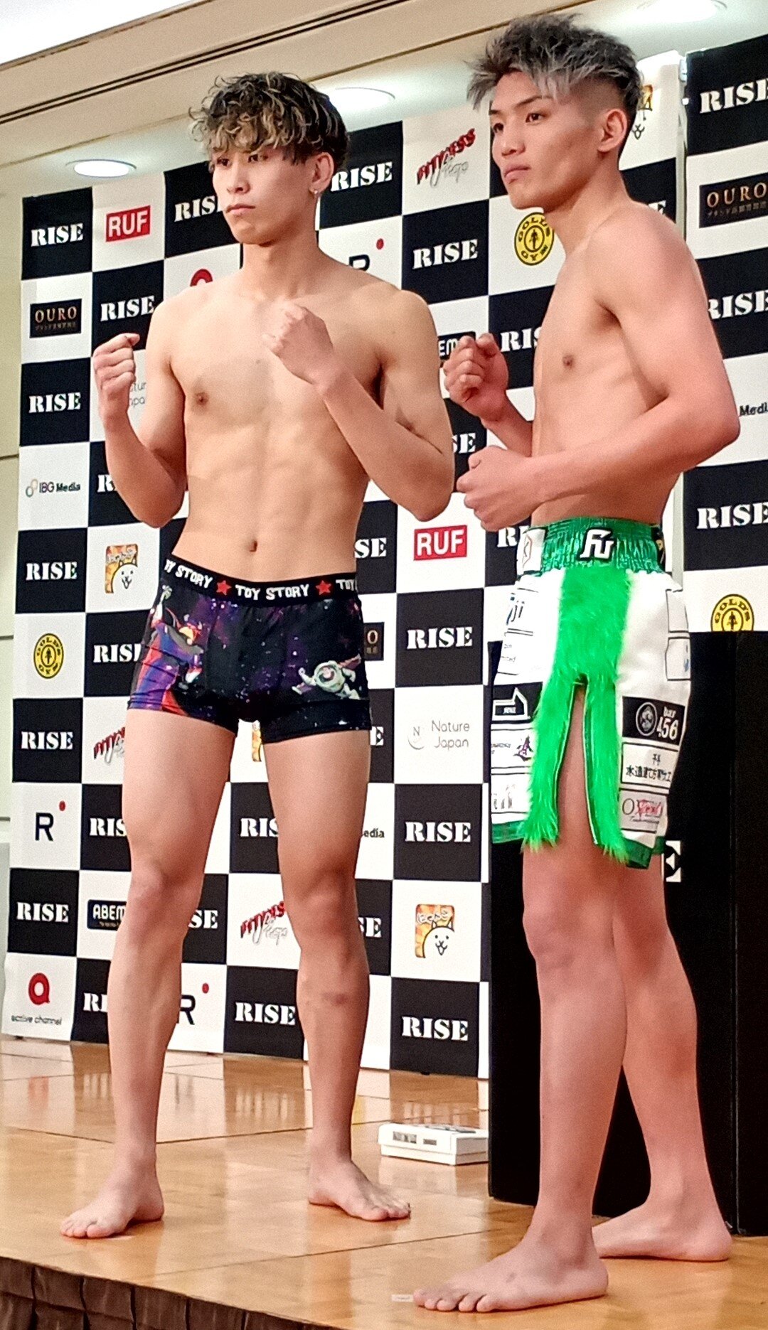 対戦する木村“ケルベロス”颯太（左）と森本現暉
