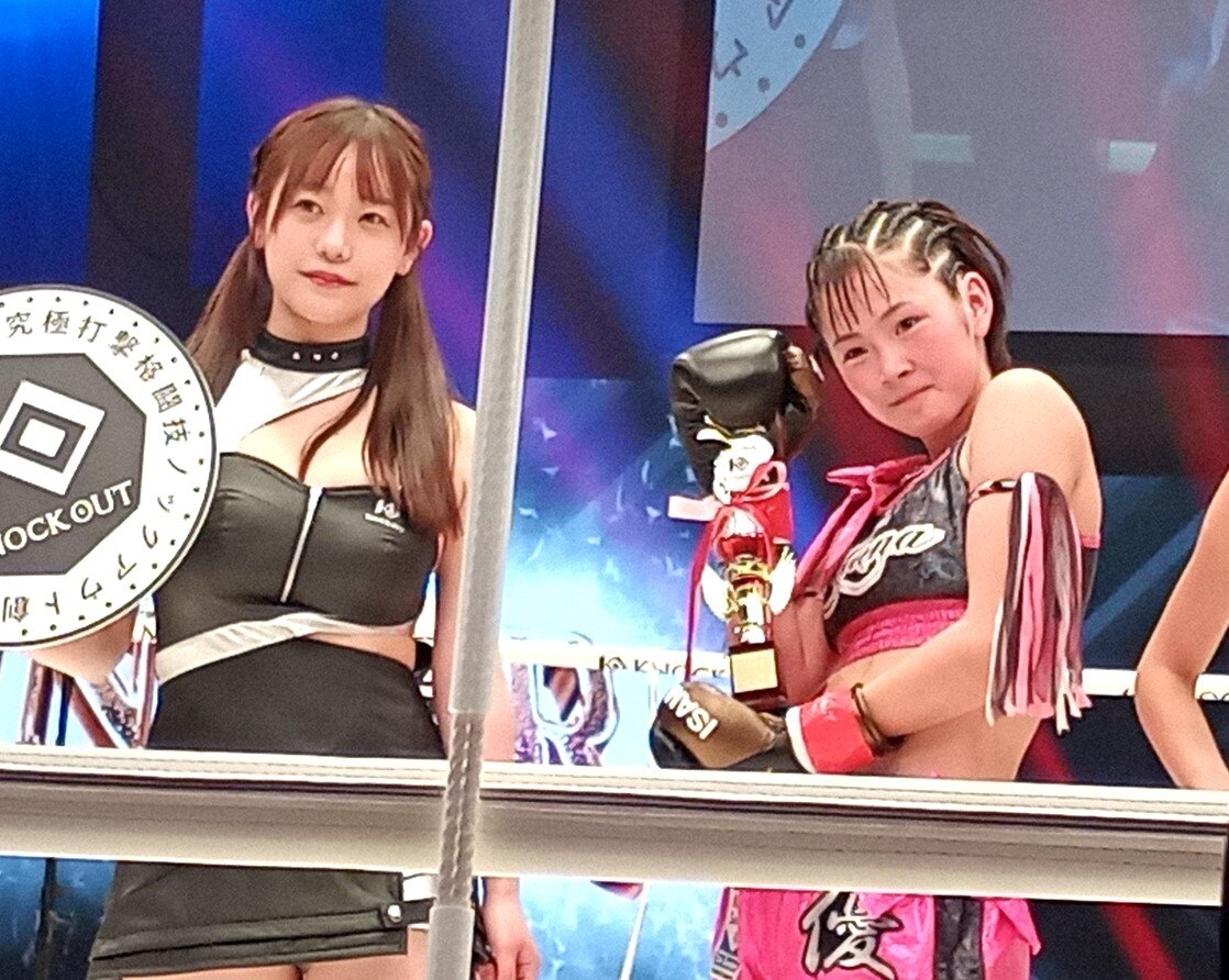 デビュー戦で勝利を飾った15歳の優波（右）