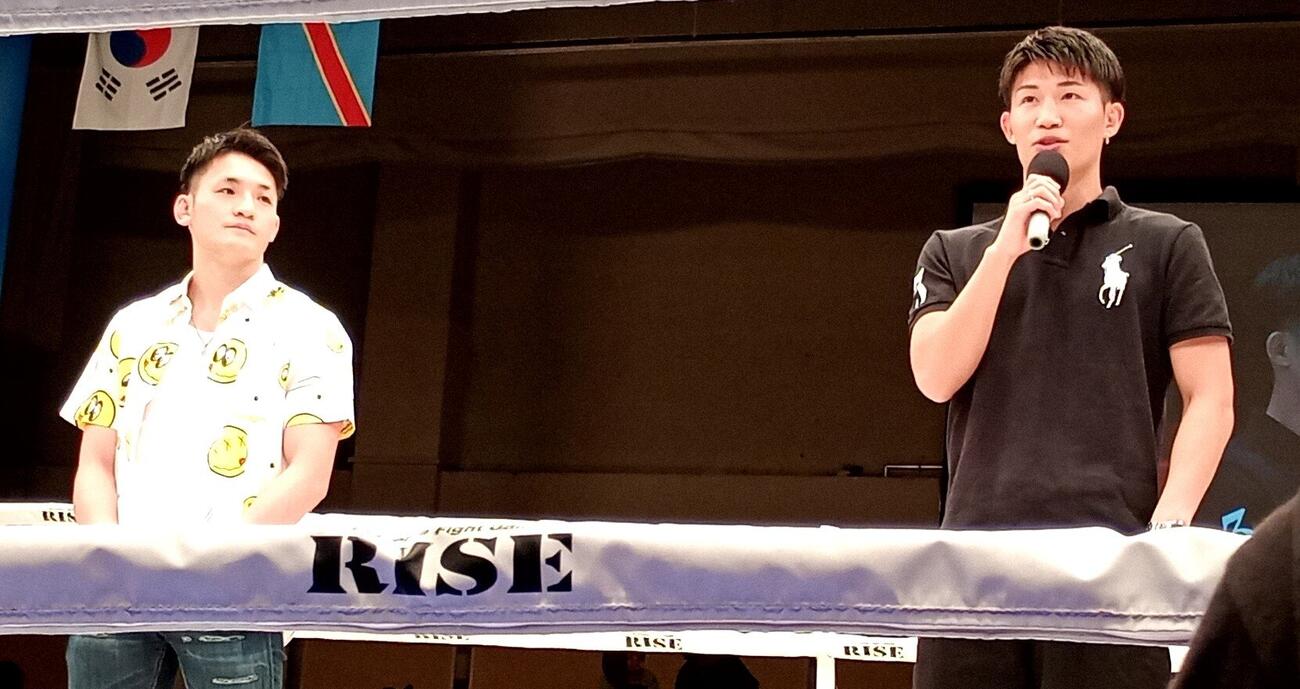 あいさつした安本晴翔（右）と大﨑孔稀