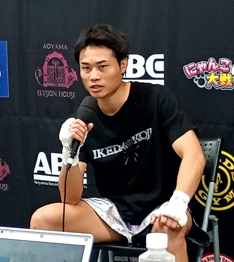 ヒザで相手を圧倒して51秒KO勝ちした池田幸司