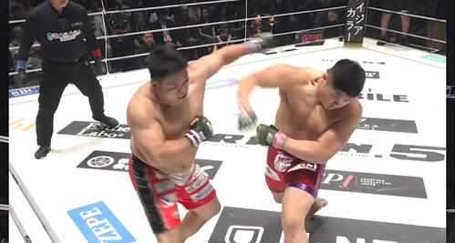 酒井リョウの左フックに右で合わせるスダリオ剛(ABEMA格闘公式Xから)