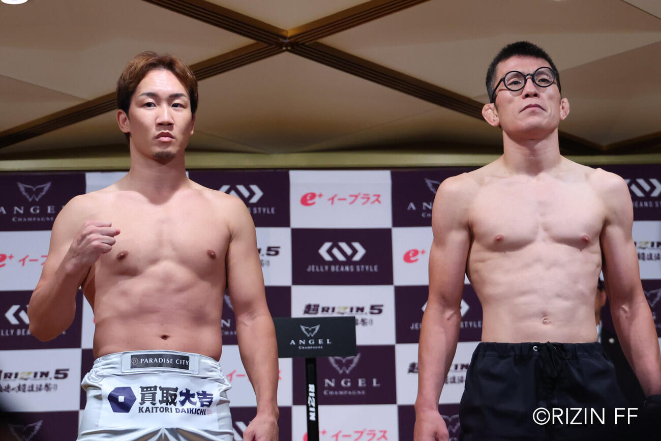 朝倉未来（左）と青木真也（C）RIZIN FF