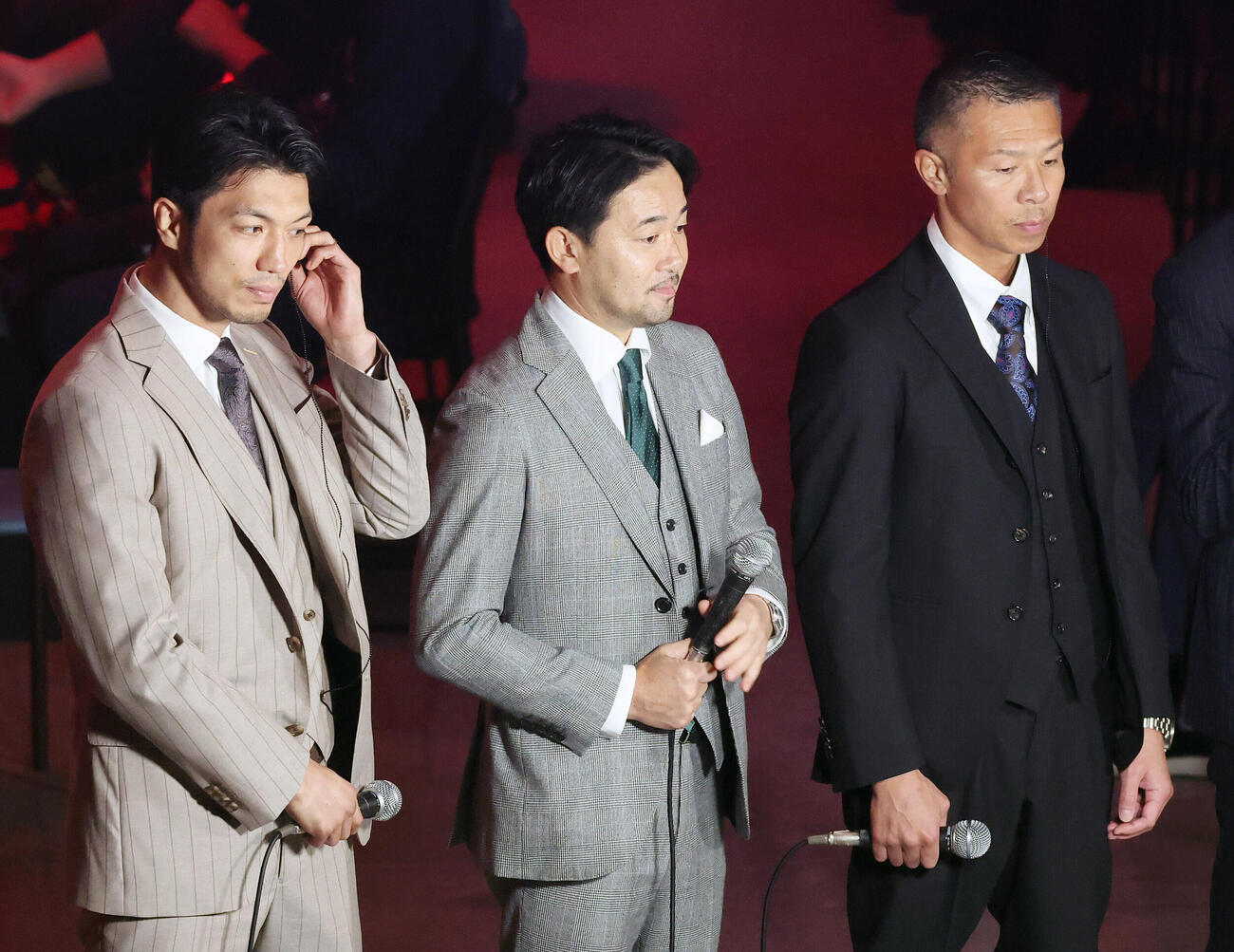解説を務める村田諒太氏（左）、山中慎介氏（中央）、内山高志氏（撮影・宮地輝）