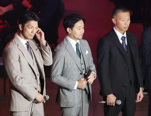 解説を務める村田諒太氏(左)、山中慎介氏(中央)、内山高志氏(撮影・宮地輝)