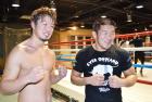 ボクシング日本ヘビー級１位石田（左）とスパーリングをこなした石井慧（撮影・木村有三）