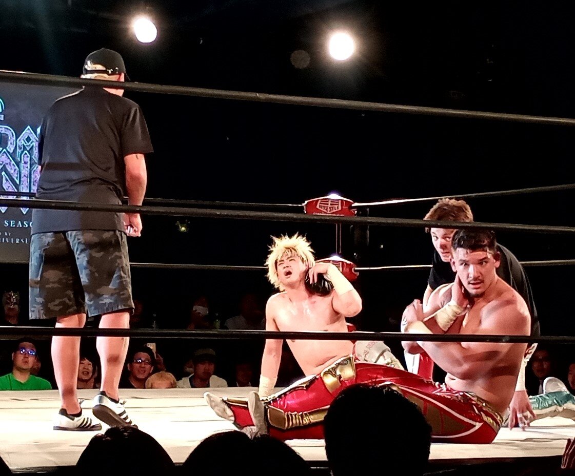 NOSAWA論外（左端）は清宮海斗（左から2人目）、アーチー・コール（同3人目）、タイタス・アレクサンダーを「MAGIC三銃士」に指名した