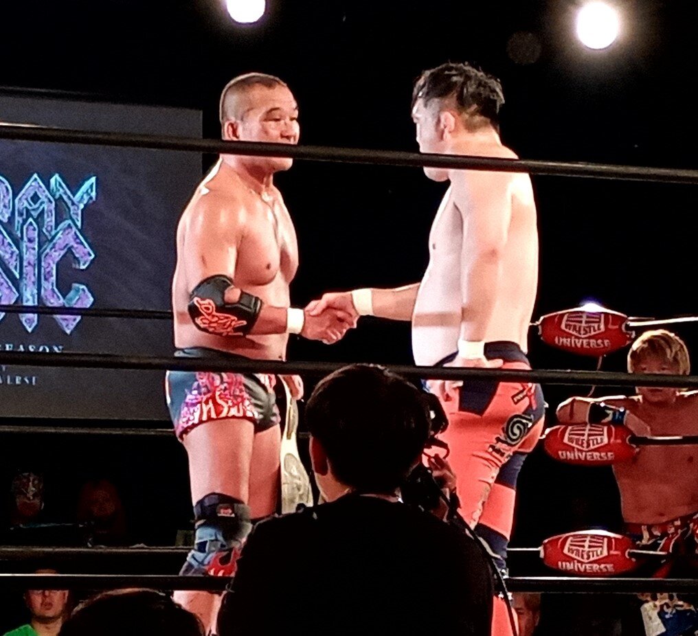 田中将斗（左）と佐藤光留は王座戦での対戦に合意