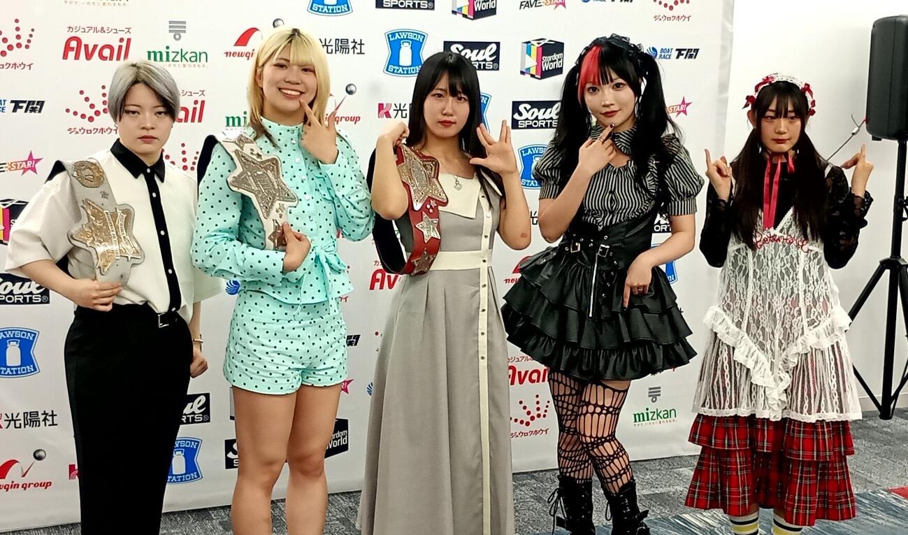 会見に出席した（左から）八神蘭奈、羽南、玖麗さやか、伊藤麻希、古沢稀杏