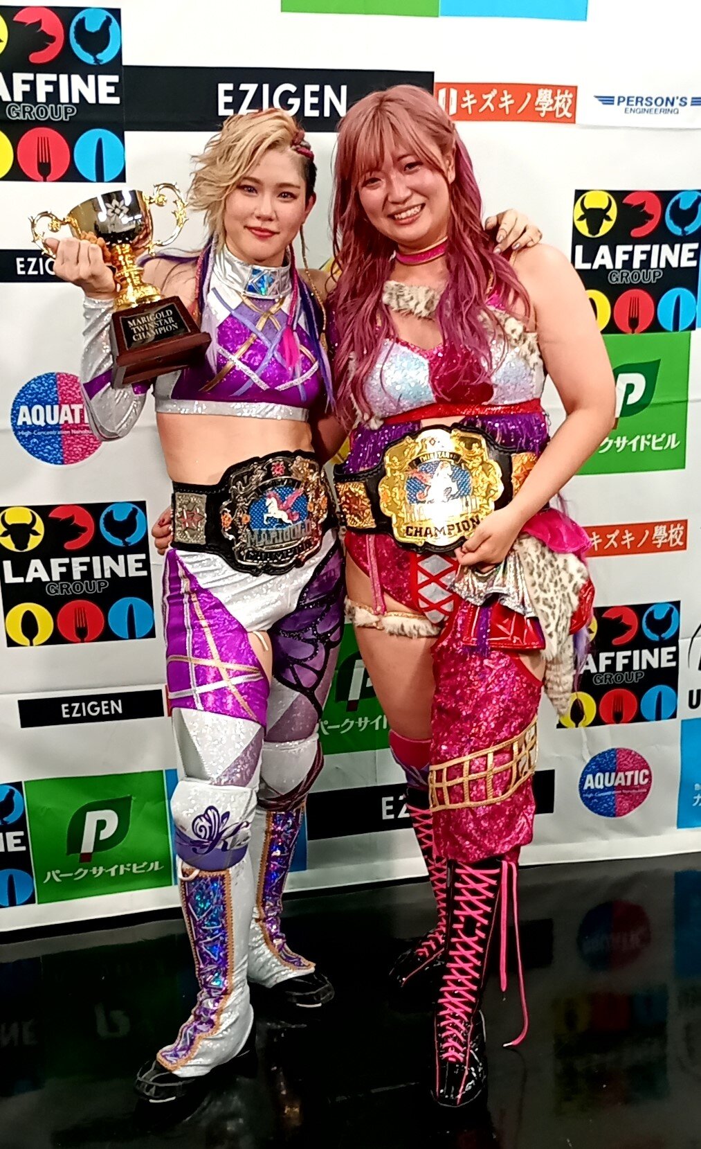 ツインスター王座を初戴冠した天麗皇希（左）と後藤智香