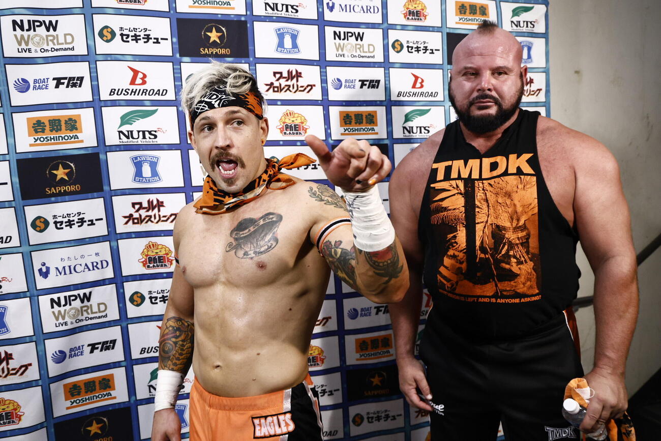 Bブロック1位で準決勝進出を決めたロビー・イーグルス（左）（右はハートリー・ジャクソン）