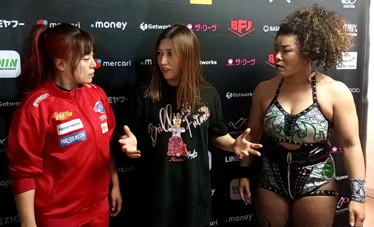 マンデーマジックに登場した（左から）高瀬みゆき、青野未来、ZONES