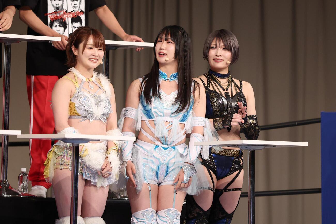 スターダムの（左から）なつぽい、玖麗さやか、安納サオリもクイズに参戦した