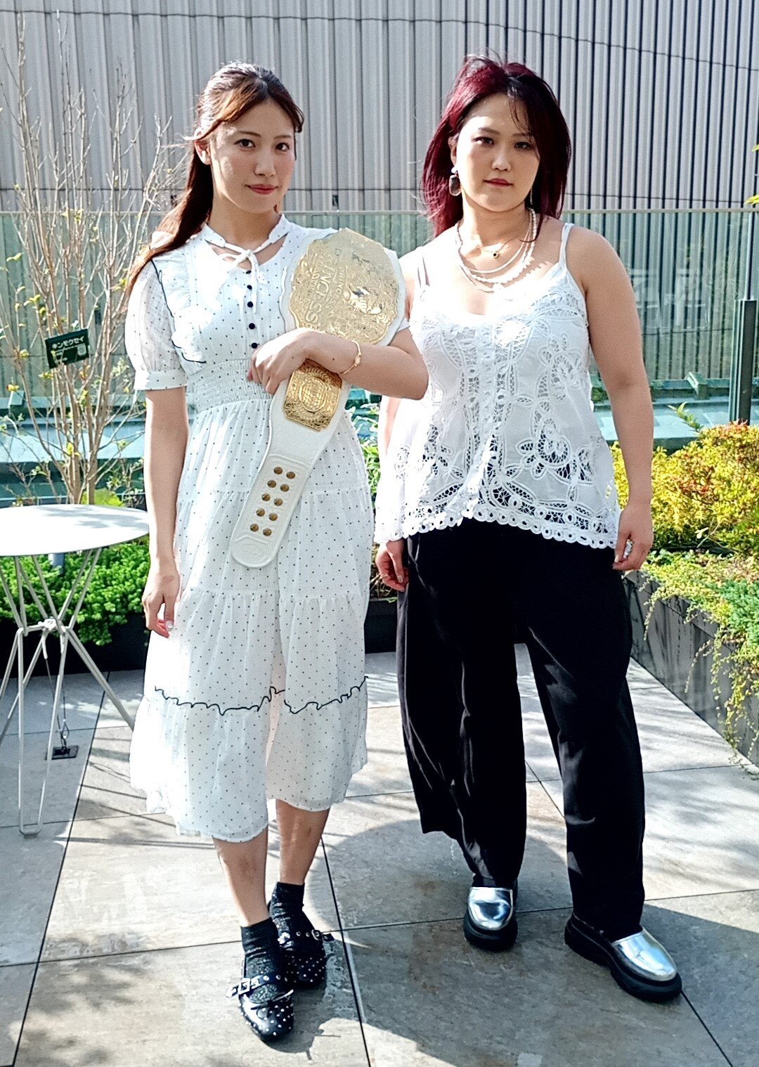 プリプリ王座戦で激突する王者の荒井優希（左）と挑戦者の山下実優