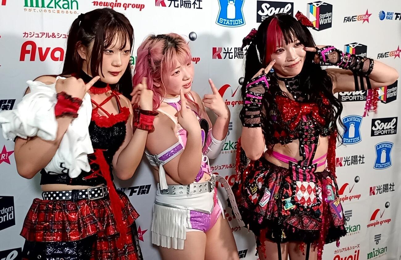 「伊藤リスペクト軍団フォーエバー」と叫んだ（左から）古沢稀杏、梨杏、伊藤麻希