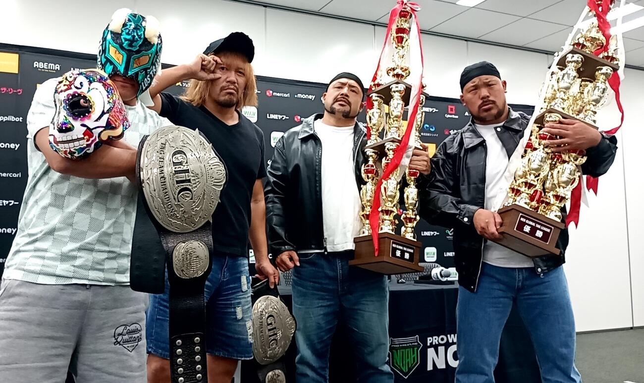 会見に臨んだ（左から）BUSHI、内藤哲也、征矢学、飯野雄貴