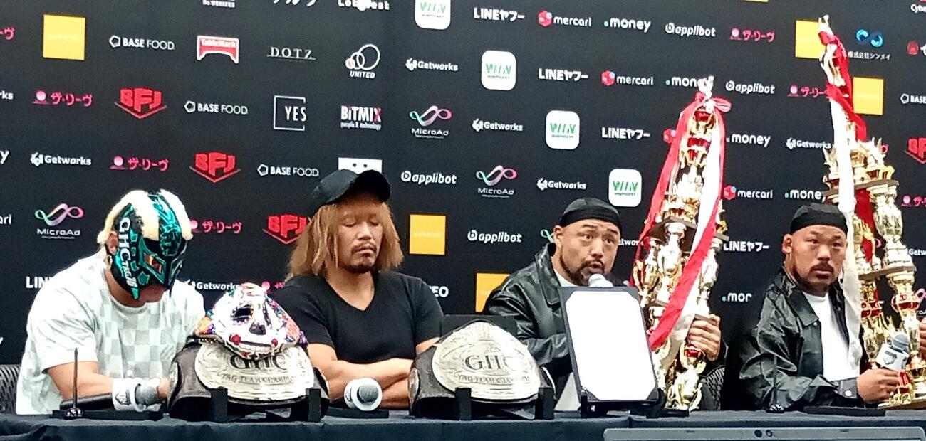会見に臨んだ（左から）BUSHI、内藤哲也、征矢学、飯野雄貴