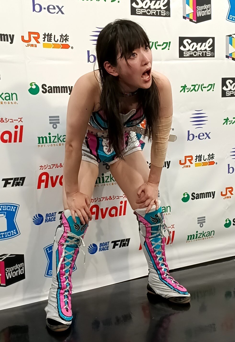 HANAKOに向けてほえるさくらあや