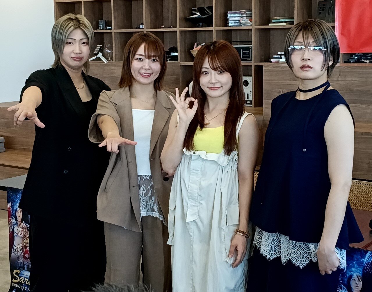 対戦する（左から）スパークラッシュの彩羽匠＆Sareee、なつぽい＆安納サオリ