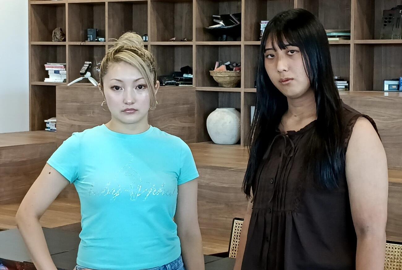 Chi Chi（左）と暁千華